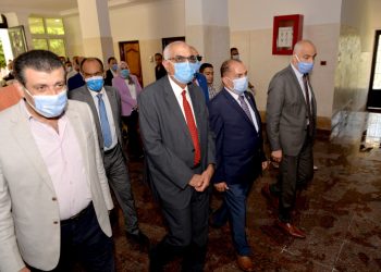 افتتح  اليوم الأحد، الدكتور أشرف عبد الباسط، رئيس جامعة المنصورة، الدكتور محمد عطوة، عميد كلية التجارة، المرحلة الأولى لعمليات تطوير وتحديث كلية التجارة التي تمت من الموارد الذاتية للكلية.