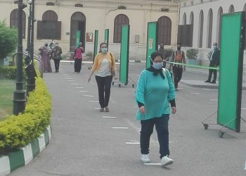 استمرار امتحانات طلاب الفرق النهائية بجامعة القاهرة وسط إجراءات احترازية مشددة