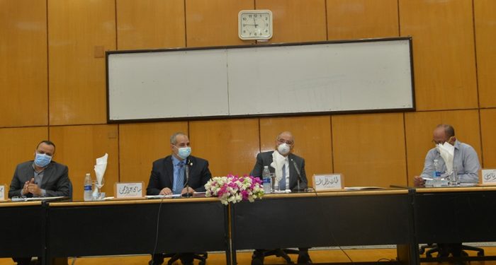 رئيس جامعة أسيوط: تعديل اللوائح الدراسية لتطبيق “التعليم الهجين” العام المقبل
