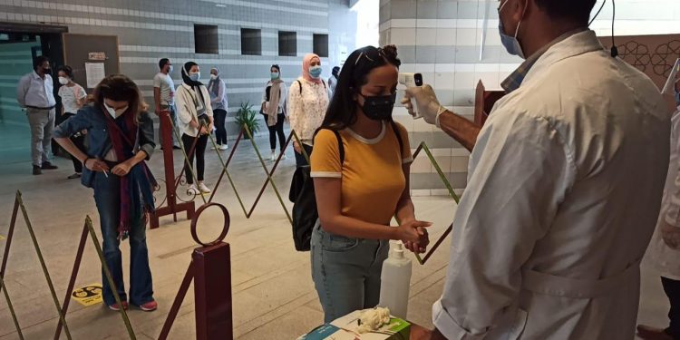 وسط إجراءات احترازية مشددة.. انطلاق امتحانات الفرقة النهائية بصيدلة عين شمس