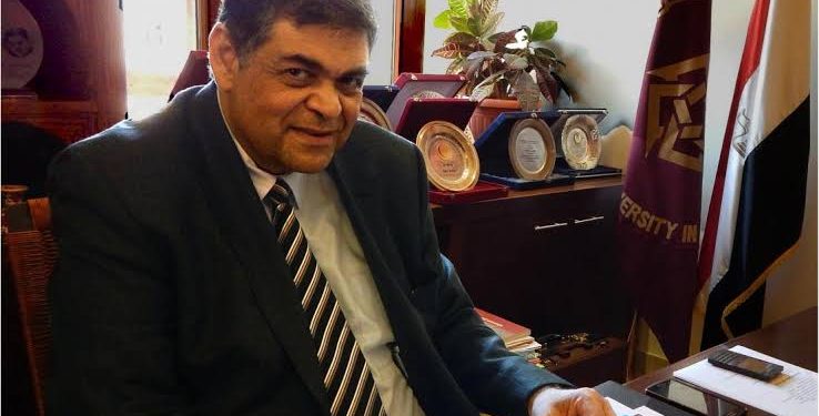 الدكتور أشرف حاتم مستشار الجامعة الأمريكية