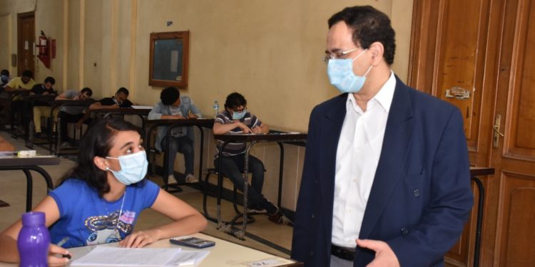 ٢٥٠٠ طالب بهندسة عين شمس يواصلون   إجراء الامتحانات وسط إجراءات إحترازية دقيقة