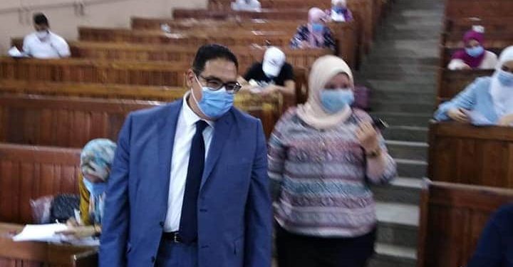 نائبي رئيس جامعة القاهرة يتفقدان سير الامتحانات بعلوم القاهرة