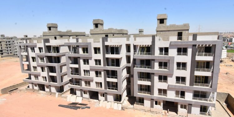 جامعة القاهرة تستعرض جهودها لإنقاذ مشروع إسكان الجامعة بـ6 أكتوبر