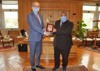 رئيس جامعة حلوان يستقبل سفير دولة بيلاروسيا.