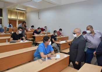 جامعة القاهرة: بدء التصحيح الالكتروني لامتحانات الفرق النهائية