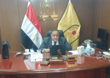 رئيس جامعة حلوان يفتتح السيمنار العلمي الدولي الرقمي.. "آثار كورونا على السياحة والاقتصاد"