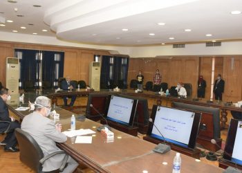 جامعة القاهرة تناقش مصير مستشفى العزل وسياسات عودة العمل تدريجيًا