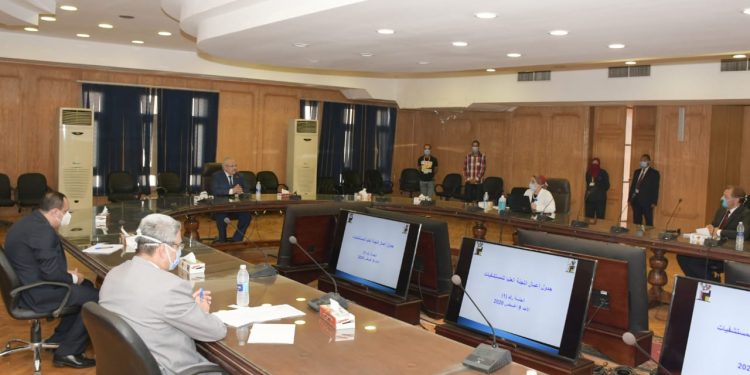 جامعة القاهرة تناقش مصير مستشفى العزل وسياسات عودة العمل تدريجيًا