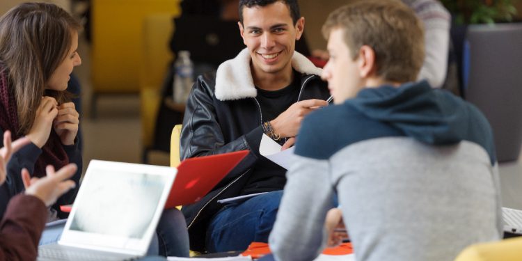هنقربهالك.. تنسيق الكليات الأدبية لطلاب الثانوية العامة لدخول الجامعات