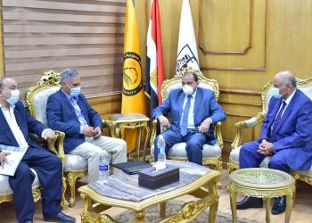 رئيس جامعة بني سويف يستقبل لجنة متابعة اختبارات القدرات بالمجلس الأعلى للجامعات