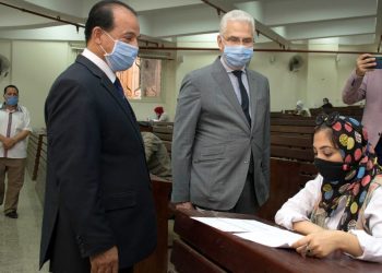 جولة تفقدية لنائب رئيس جامعة طنطا لامتحانات الدراسات العليا بـ "كلية التربية النوعية"