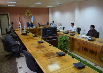 رئيس جامعة سوهاج يناقش آليات العمل بمركز جودة وسلامة الغذاء