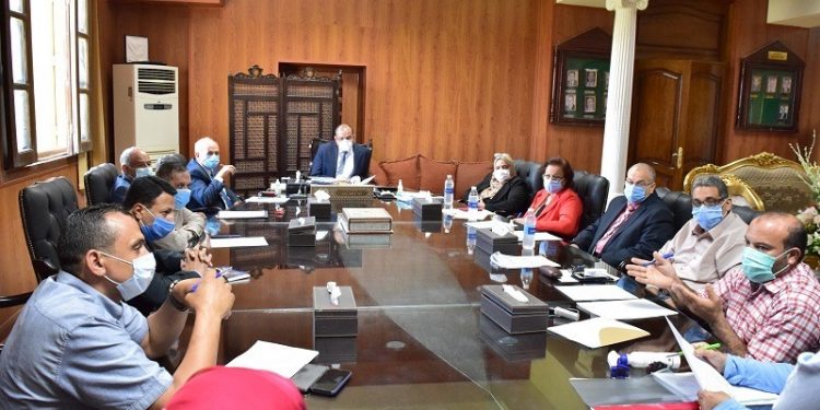 جامعة بني سويف: رفع كفاءة معهد التراث والفنون ومركز العلاج الطبيعي بقاعة المؤتمرات