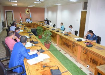 جامعة سوهاج تناقش موعد التقدم للتسجيل للعام الدراسى الجديد ببرنامج MBA