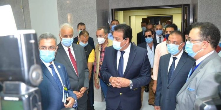"عبدالغفار والكردي" يفتتحان أعمال التطوير بطب الإسكندرية بقيمة 65 مليون جنيه