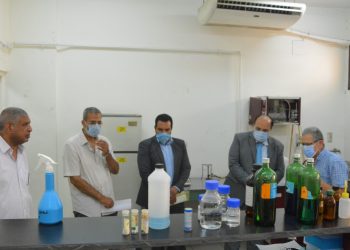 جامعة الفيوم تسلم مشروع تطوير معمل البيئة للتعليم العالي