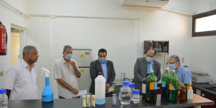 جامعة الفيوم تسلم مشروع تطوير معمل البيئة للتعليم العالي