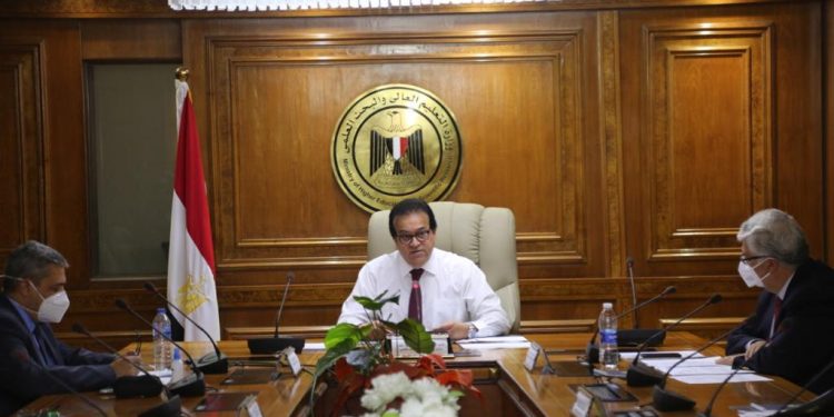 التعليم العالي : ٢٠٠ منحة دراسية للمتفوقين للدراسة في الجامعات الأهلية الجديدة