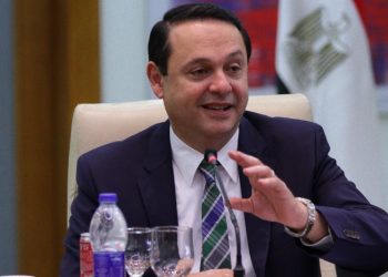 أشرف منصور:  ٨٠٠ منحة للأوائل في الجامعة الألمانية والدولية بالعاصمة