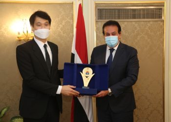 وزير التعليم العالى و سفير كوريا