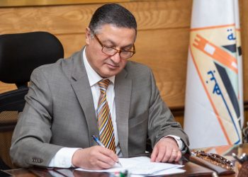 رئيس جامعة بنها يصدر عددًا من القرارات والتكليفات الجديدة