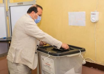 رئيس جامعة طنطا يدلي بصوته في انتخابات "الشيوخ"