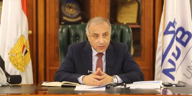 في مداخلة هاتفية ببرنامج “مصر تستطيع”: رئيس جامعة النهضة يقدم منحة مجانية لأحد الطلاب المتفوقين