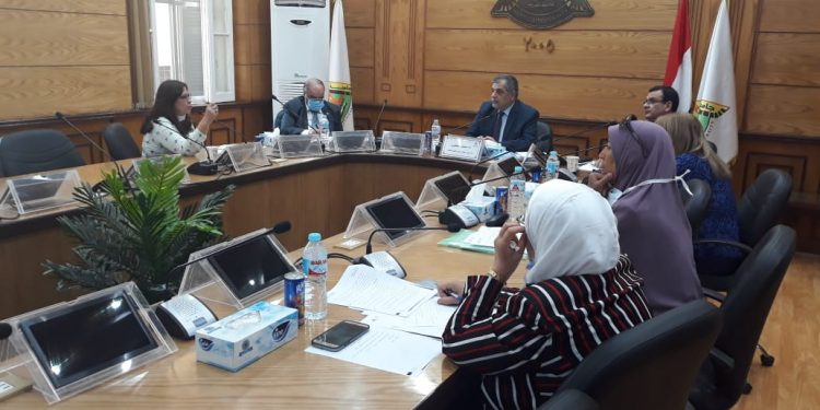 جامعة بنها تناقش تطبيق نظام التعليم الهجين للعام الجامعي 2020/2021