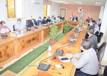 جامعة سوهاج تبحث آليات التحول الرقمي وميكنة العمل داخل الكليات