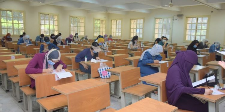 جامعة القاهرة تواصل امتحان 80 ألف طالب للأسبوع السادس