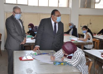 رئيس جامعة حلوان يتفقد اختبارات القدرات بفنون جميلة وتربية فنية