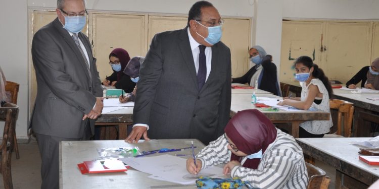 رئيس جامعة حلوان يتفقد اختبارات القدرات بفنون جميلة وتربية فنية