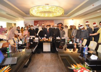 أبو العينين يكرم أوائل الثانوية الأزهرية