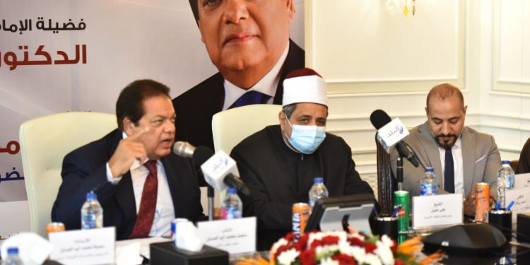 أبو العينين يكرم أوائل الثانوية الأزهرية