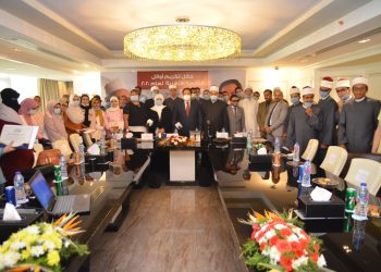 أبو العينين يكرم أوائل الثانوية الأزهرية