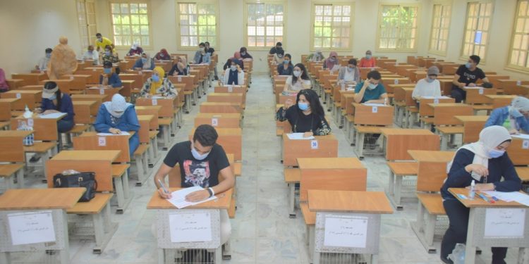 جامعة القاهرة تواصل امتحانات الفرق النهائية بالكليات للأسبوع الخامس