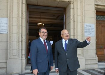 سفير تشيلي يبحث مع جامعة القاهرة ترشيح العلماء المصريين لتكريمهم في بلاده