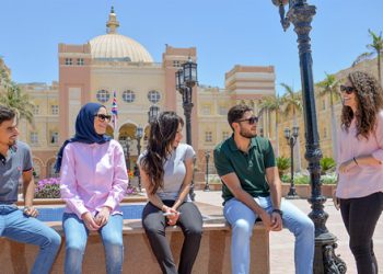 الجامعة البريطانية تلعن تطبيق نظام "التعليم الخليط" في العام الدراسي الجديد