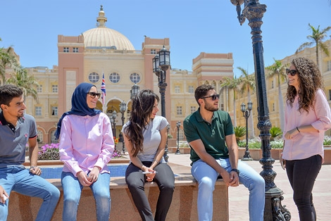 الجامعة البريطانية تلعن تطبيق نظام "التعليم الخليط" في العام الدراسي الجديد