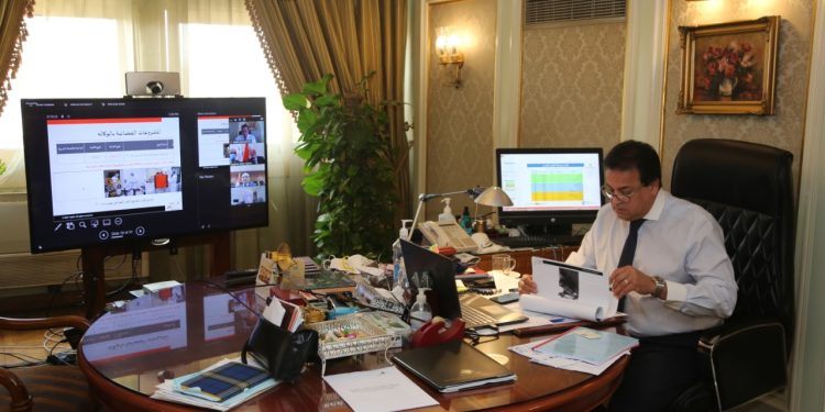 دعوة ثم إلغاء.. الإجراءات الاحترازية حلال على الوزير حرام على ألسن