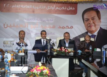 جولة تفقدية لأوائل الثانوية العامة في مصانع «كليوباترا» بالسويس