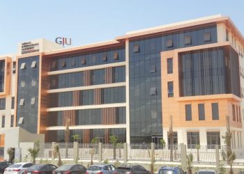 الجامعة الألمانية الدولية تسلم أوائل الثانوية العامة وثيقة المنحة الدراسية الكاملة