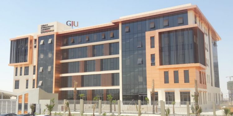 الجامعة الألمانية الدولية تسلم أوائل الثانوية العامة وثيقة المنحة الدراسية الكاملة