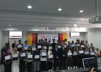 تكريم أوائل الثانوية العامة بالجامعة الألمانية