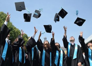 تعرف على الخدمة العامة التي يؤديها خريجي الجامعات