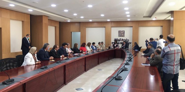 رجال في بلاط التعليم العالى