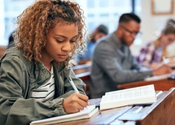 تنسيق الشهادات المعادلة: كيفية صرف الأوراق للطلاب