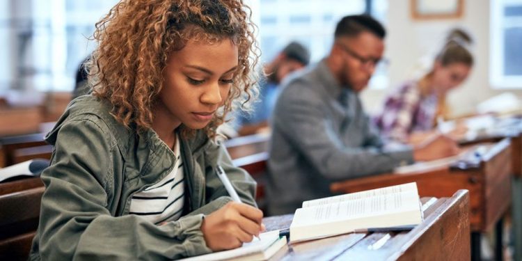 تنسيق الشهادات المعادلة: كيفية صرف الأوراق للطلاب