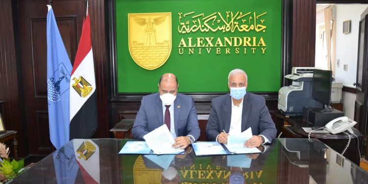 رئيس جامعة الإسكندرية يوقع اتفاقية تعاون لدعم المشروعات الهندسية بالساحل الشمالي